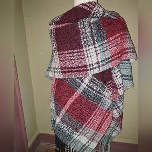 Large Plaid Wrap a Round